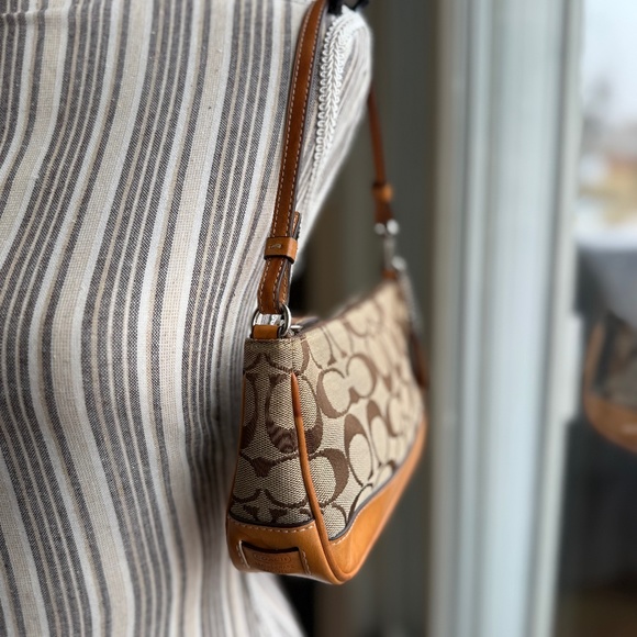 Coach Bag - Picture 2 of 12